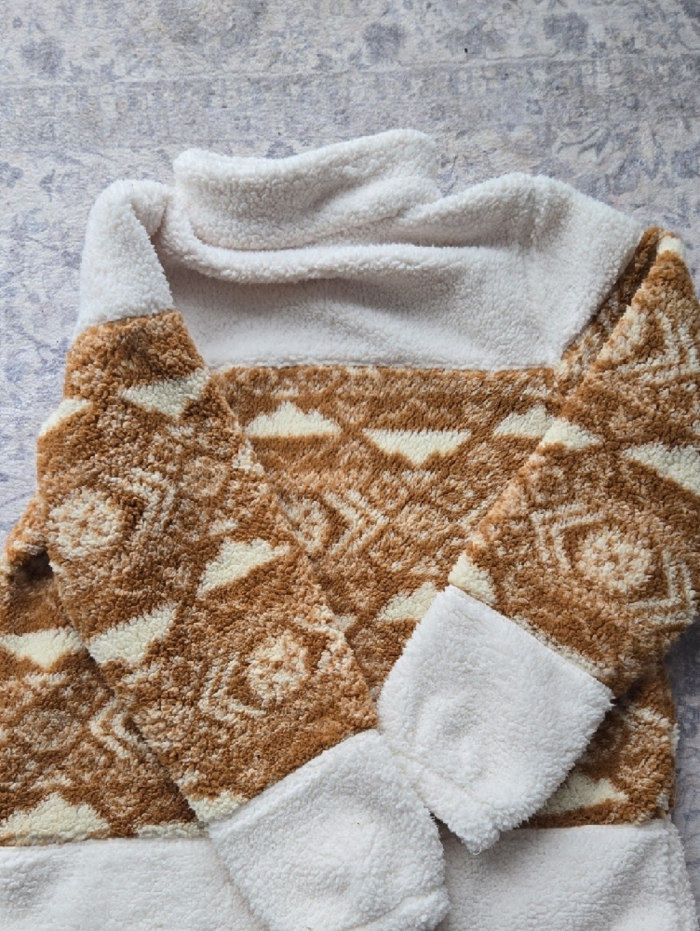 Columbia Sherpa Pullover in Cream & Tan Geometric Print - Picture 2 of 2